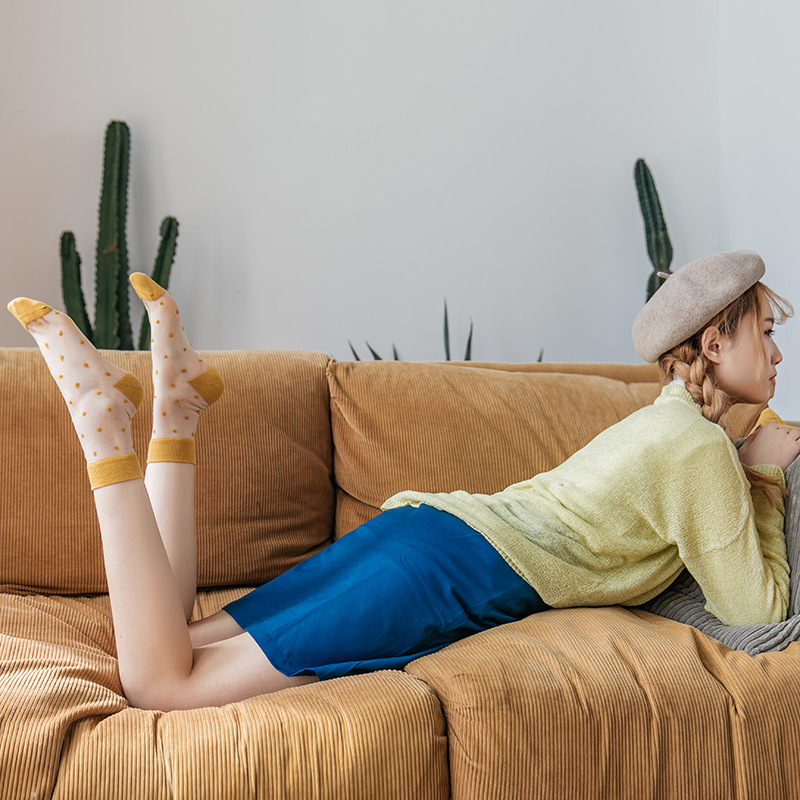 Calcetines transparentes de seda de vidrio de primavera y verano de las mujeres medias cortas de estilo coreano lindo novela media pantorrilla calcetines ins estilo caqui medias