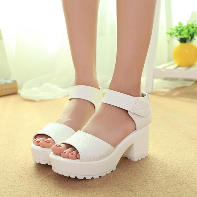 Fashionable sandals with velcro platform
