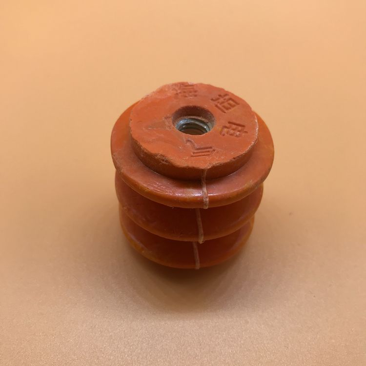 低压柜体装置配套件：40*40   M8 绝缘子，黄色波纹绝缘子