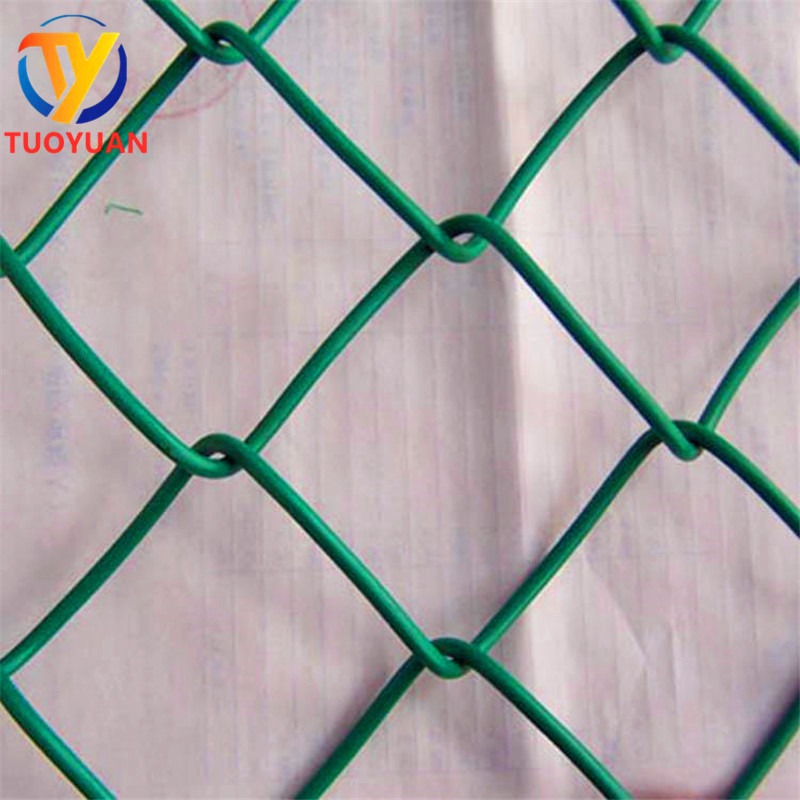 绿色包塑勾花网隔离护栏网球场用的钢丝网带立柱整套球场专用