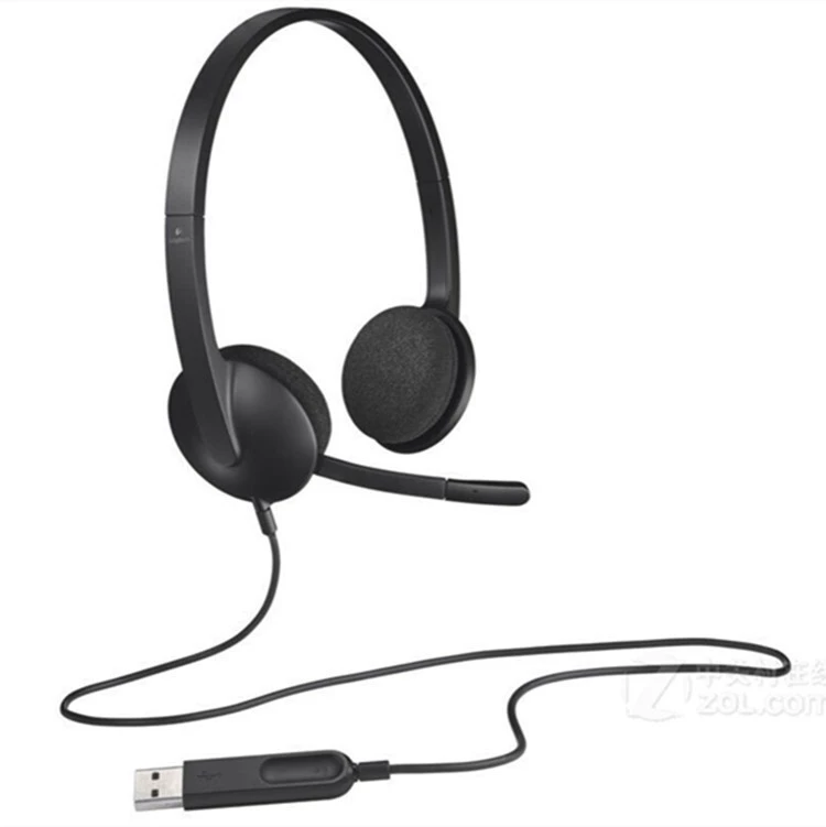 Three dimensional headphones, microphone, laptop
