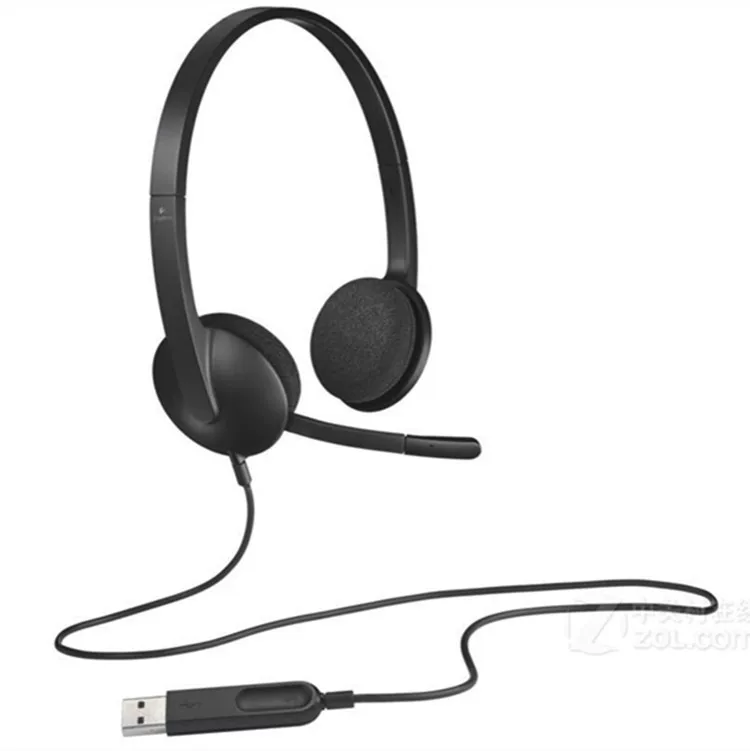 Three dimensional headphones, microphone, laptop