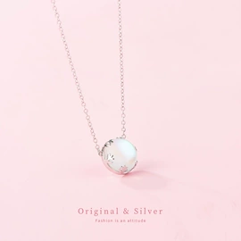 项链;耳钉;耳坠