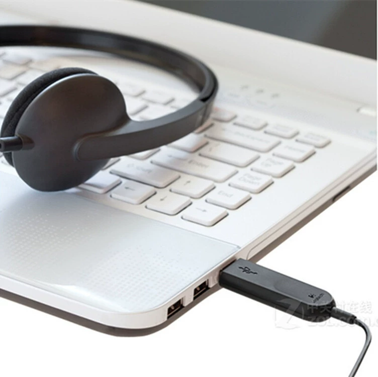 Three dimensional headphones, microphone, laptop
