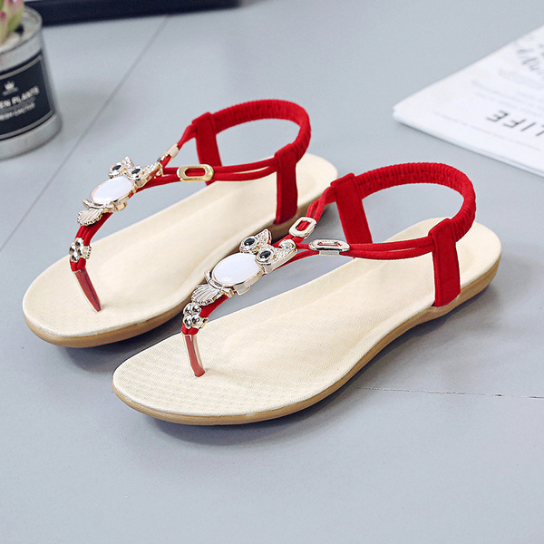 Fashionable beach sandals flat