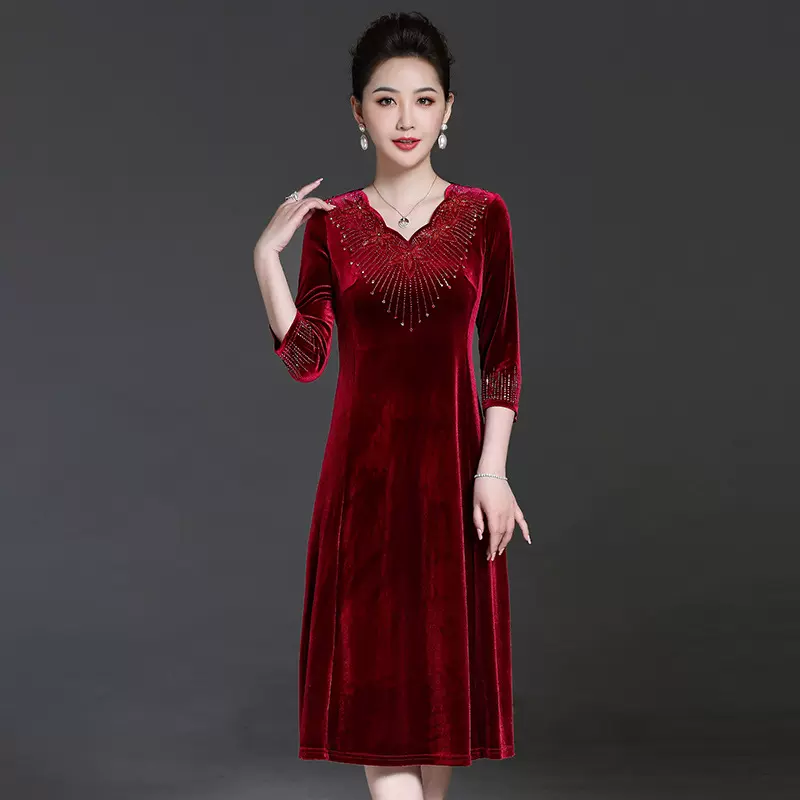 2025新款V领红色丝绒中年高贵妈妈装连衣裙旗袍 一件代发