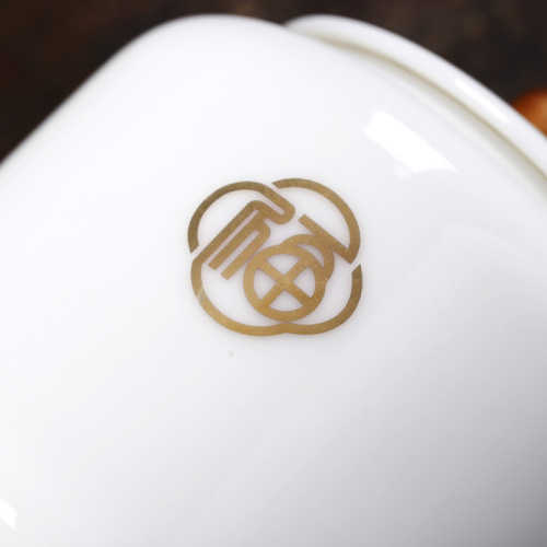 Large mutton-fat jade gold-painted tea jar, creative Chinese white porcelain tea jar, sealed jar, storage jar