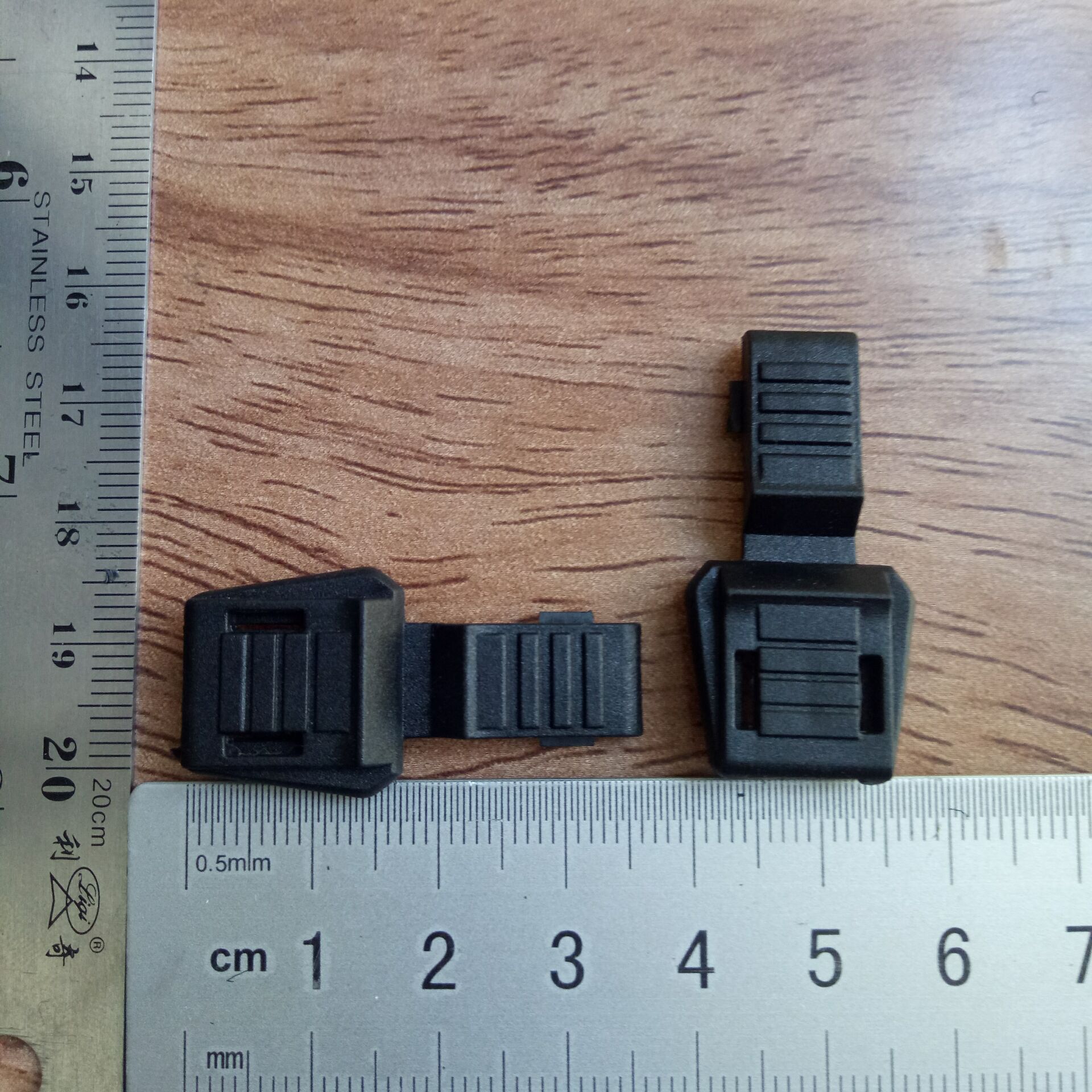 厂家直销质量保证价格便宜尾夹 塑料尾夹 夹绳尾夹