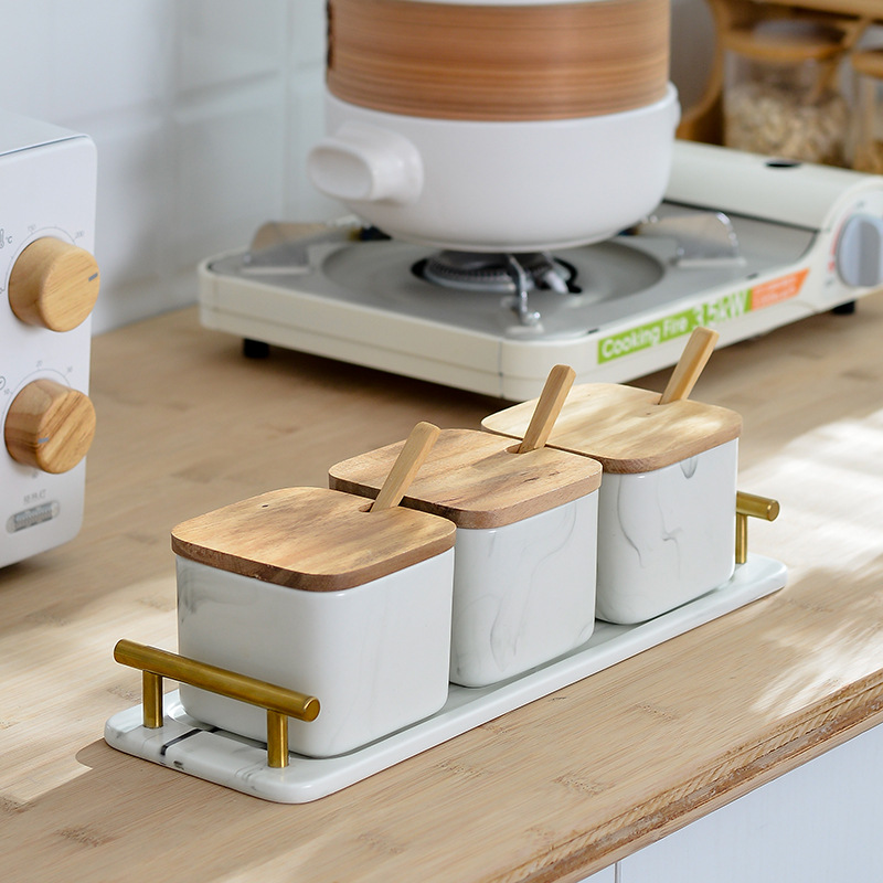 Directo de fábrica mango de oro tarro de condimento suministros de cocina tarro de condimento de tres piezas con cuchara caja de condimento de cerámica hogar creativo