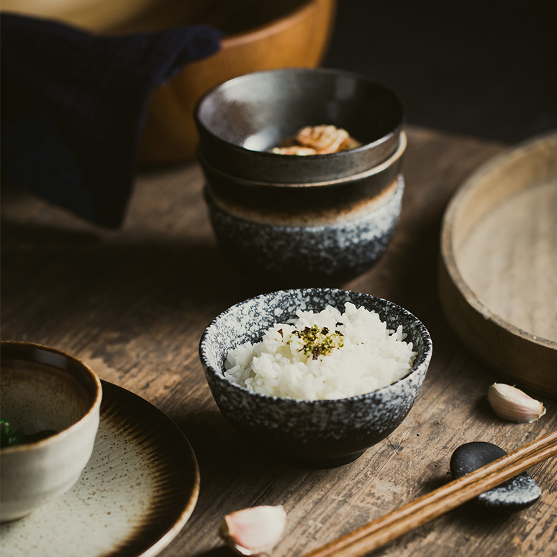 レトロな粗陶のご飯の碗のアイデアの日本式の陶磁器のラーメンの碗の外の紋様の家庭の食器のカップラーメンのスープの碗のサラダの碗|undefined