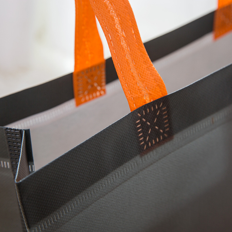 Color a juego bolsa de película no tejida fabricante Promoción de color en stock bolsa no tejida bolsa de compras portátil ropa LOGO