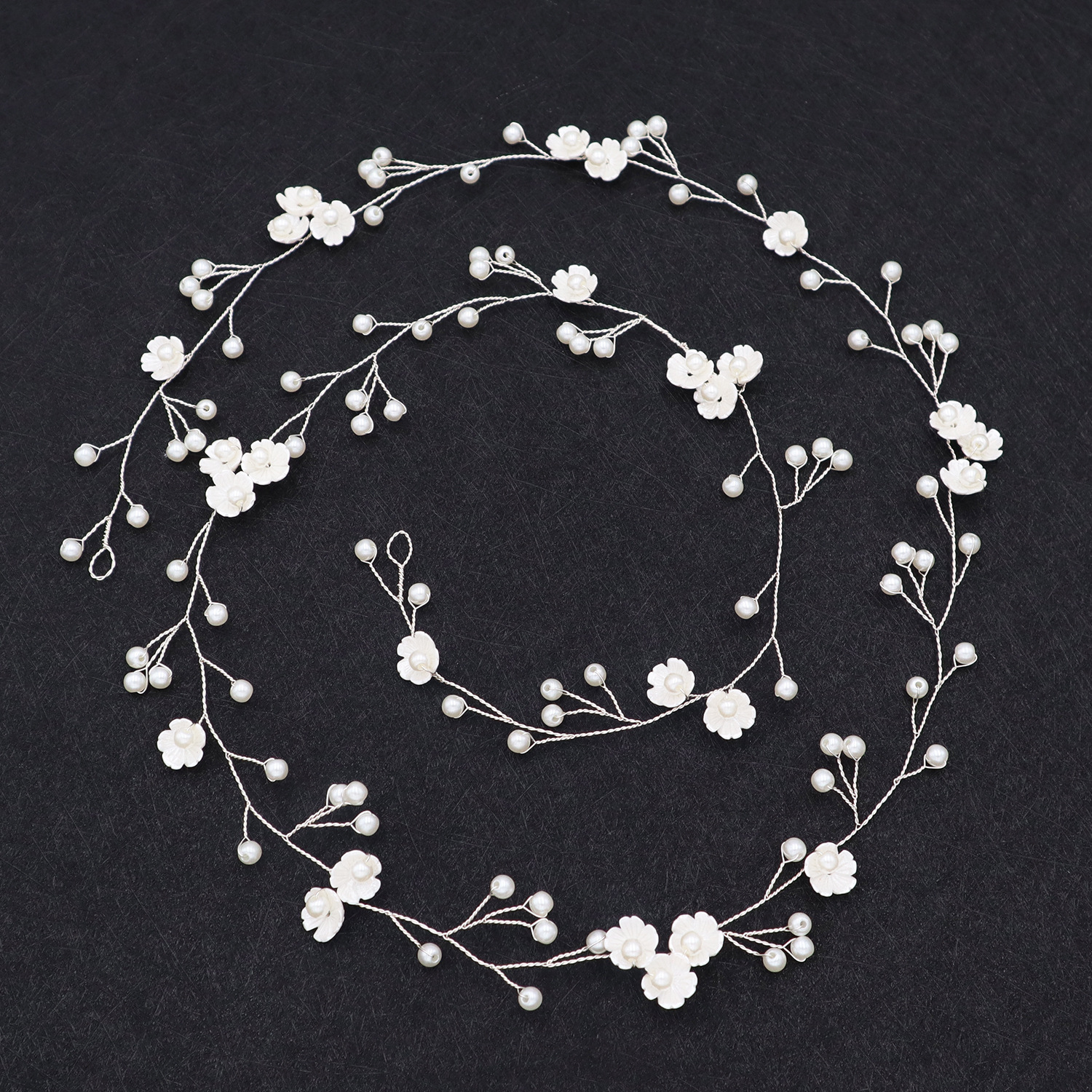 クロスボーダーの手作り貝殻真珠の花は長さ1メートルのヘアバンドの花嫁の結婚のウェディングドレスのアクセサリーを編みます。