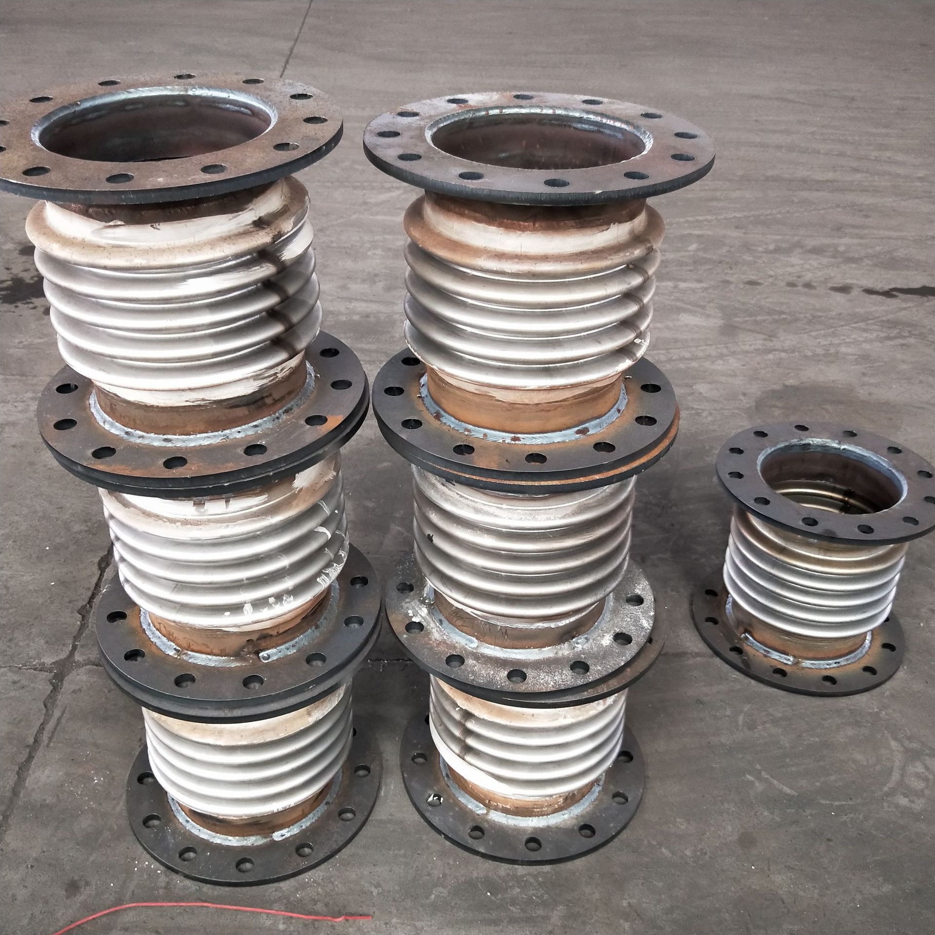 厂家多型号金属焊接膨胀节波纹管道通道伸缩不锈钢304波纹补偿器