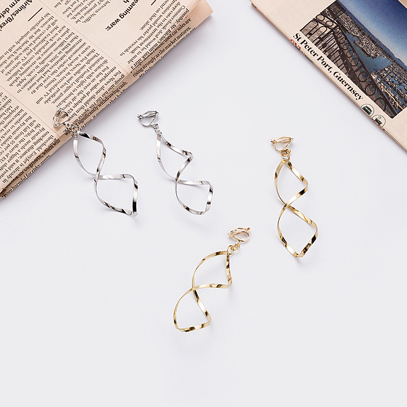 Europeo y americano personalidad simple espiral curva onda curva exagerada diseño giro pendientes clip de oreja