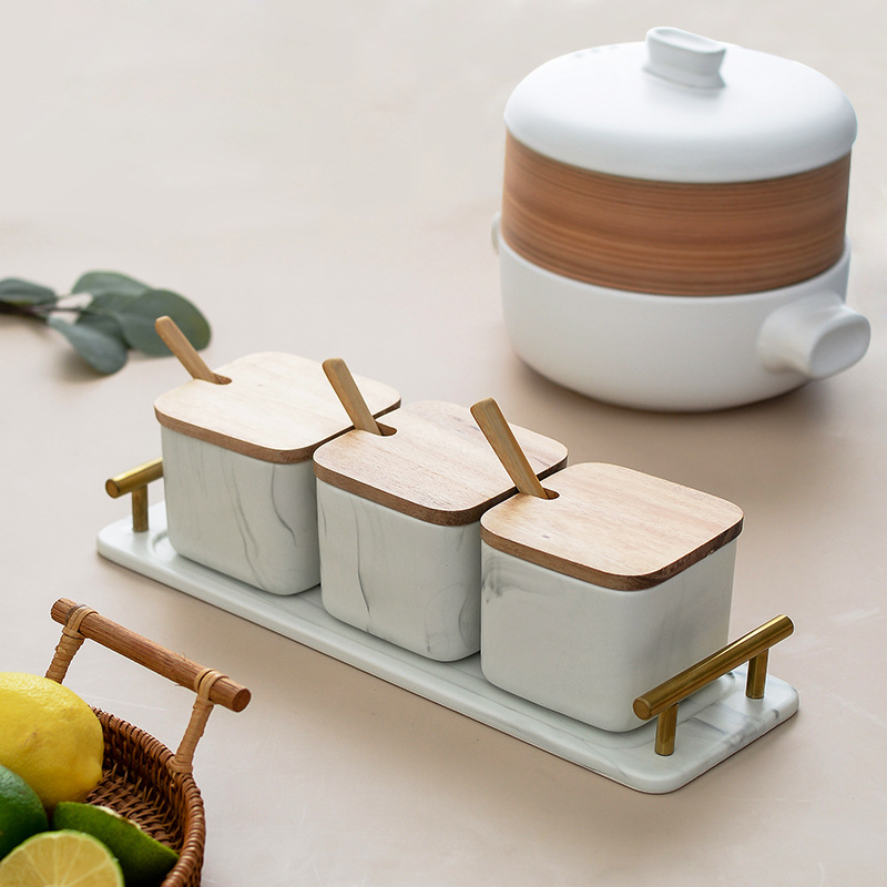 Directo de fábrica mango de oro tarro de condimento suministros de cocina tarro de condimento de tres piezas con cuchara caja de condimento de cerámica hogar creativo