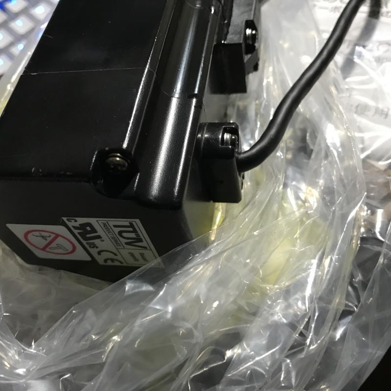 全新YASKAWA SGDM-04ADA 400w，质保1年.