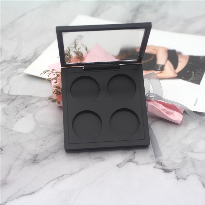 Spot dumb black magnetic buckle 4 round box M with magnetic buckle eye shadow box 4 color eye shadow 26. 5MM 4 round eye shadow plate Spot dumb black magnetic buckle 4 round box M with magnetic buckle eye shadow box 4 color eye shadow 26. 5MM 4 round eye shadow plate