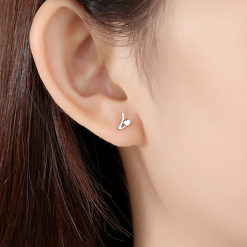 S925 plata esterlina amor pendientes encantadores para las mujeres Corea del Sur Internet celebridad pendientes elegantes pendientes simples nicho del todo-Partido pendientes
