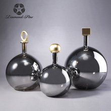 ��ʯ�Ǵ����Ʋ�����ƿ��ɫ�߼��в廨�������Ҿ���װ�ڼ���ƿ