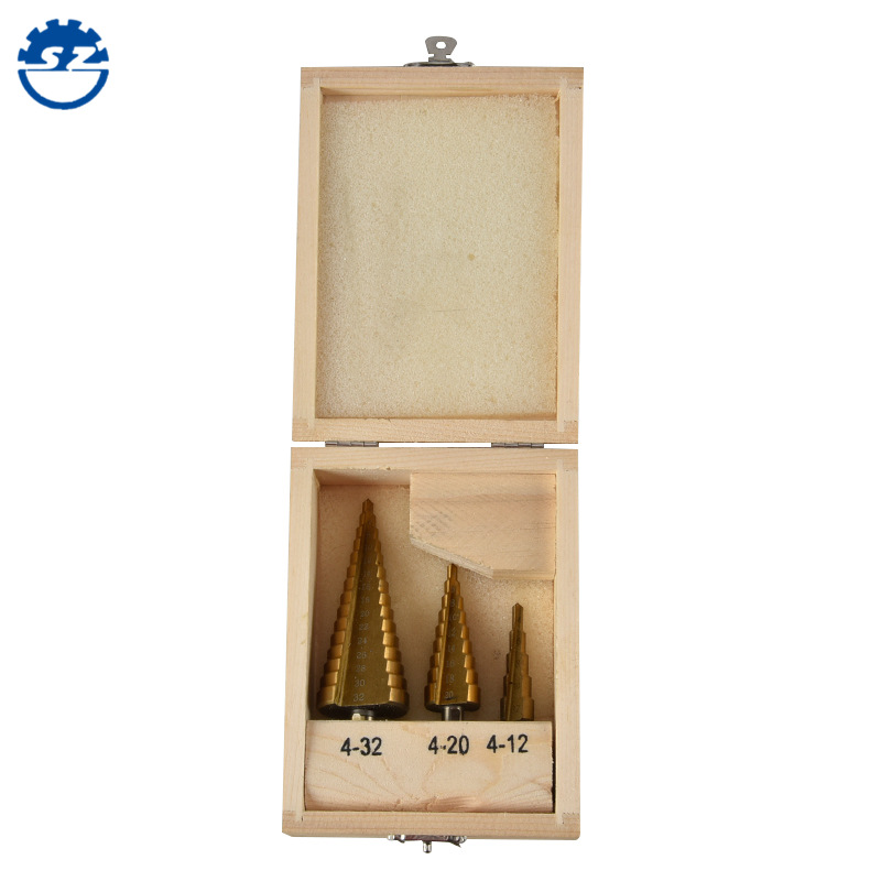 Perforación de torre de acero de alta velocidad no estándar, perforación de escalones triangulares, perforación de tres piezas