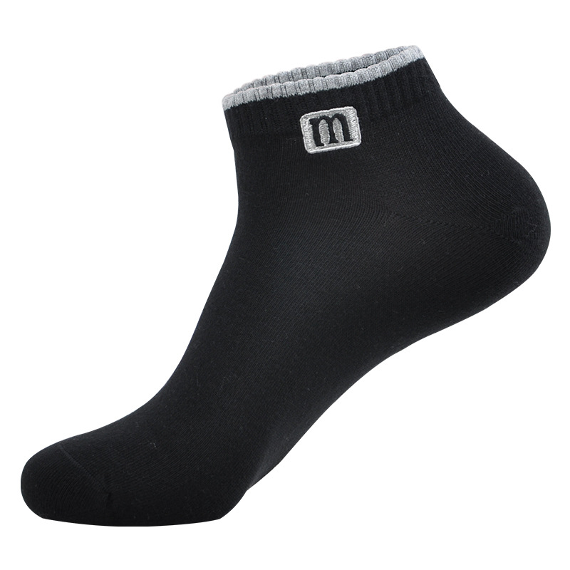 M 단어 양말 한 쌍의 검은 색