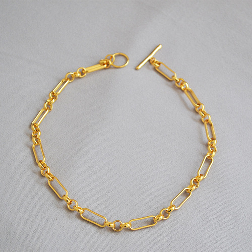 Elegant European and American-style exaggerated vintage gold-plated brass chain necklace featuring a large baroque gold coin with cold, minimalist charm and an OT clasp—paired with delicate baroque pearls.