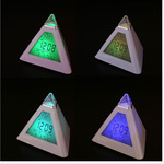 Треугольник семицветные будильник творческий бездельник будильник LED красочный будильник треугольник декомпрессия Маленький будильник