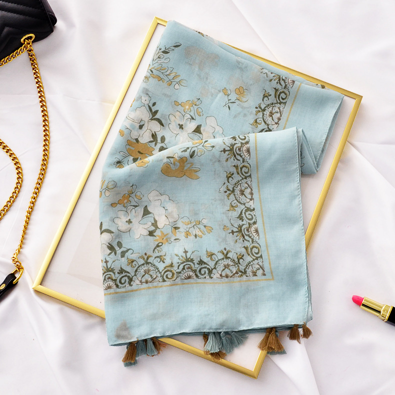 Primavera y verano borla fina bufanda decorativa protector solar chal nuevo artístico fresco azul claro impreso bufanda playa toalla