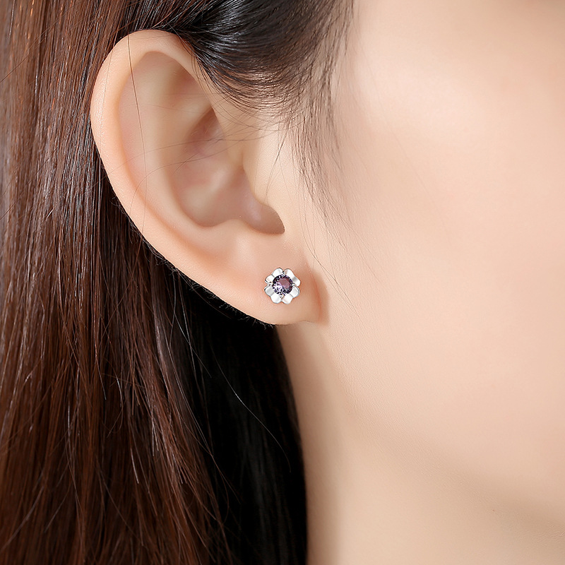 Shengli S925 pendientes de plata esterlina trébol de las mujeres pendientes de flores giratorias japonesas y coreanas pendientes de las mujeres simples 3A circón