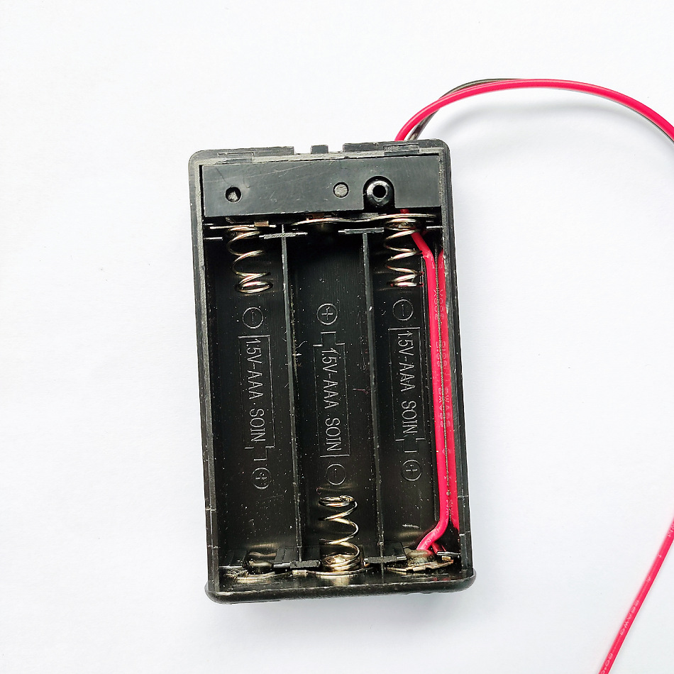 供应7号AAA3节电池仓带盖带开关带线3节7号电池盒电池座aaa电池槽