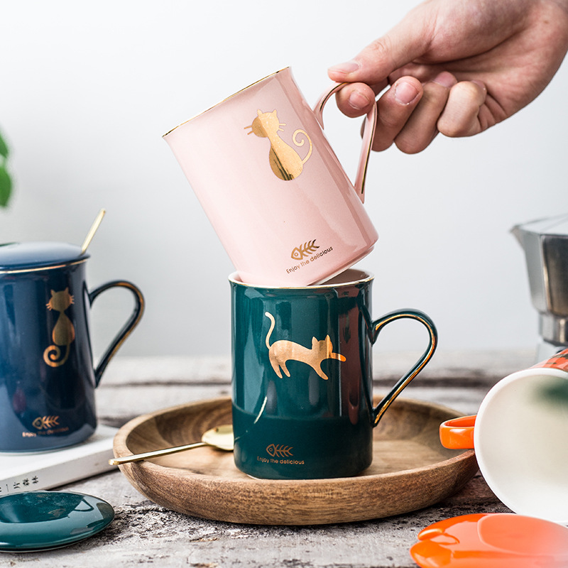 Taza de cerámica creativa pareja taza de leche taza de café hogar con tapa cuchara boda mano con traje LOGO