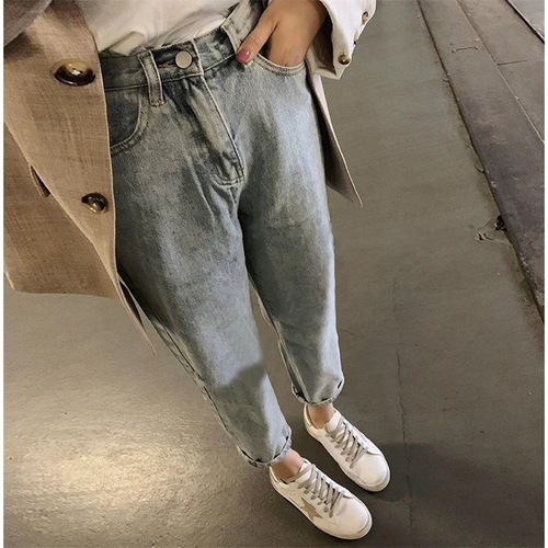 Nine-quarter beggar-style pants with knee-hole denim design, women's Korean-style student-inspired harem dad pants—loose-fitting, high-waisted, and trendy.