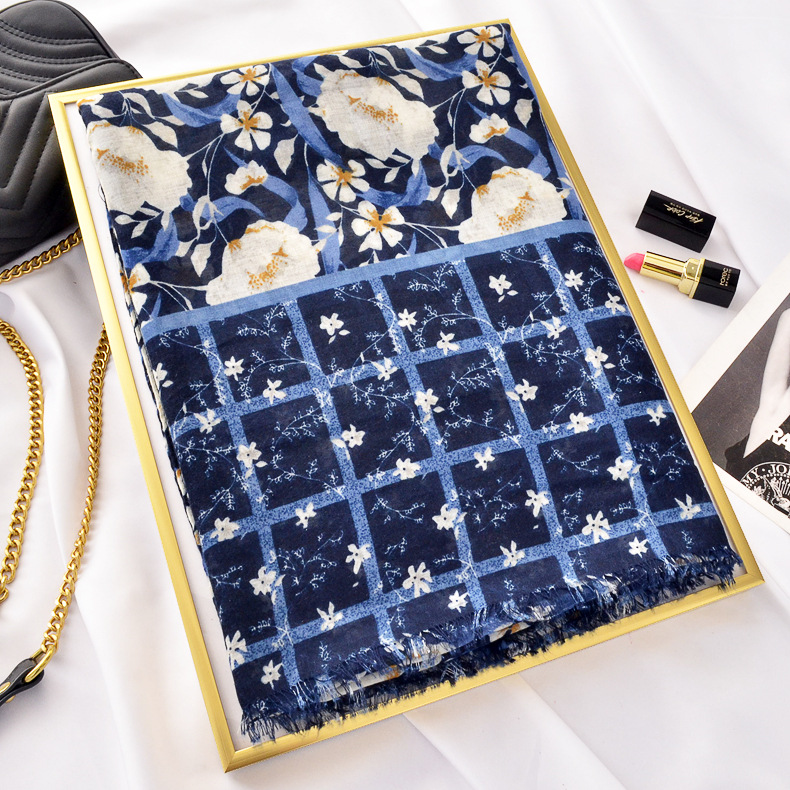 Estilo europeo y americano Comercio exterior nueva bufanda primavera y verano nueva moda azul y blanco Plaid flor impreso algodón y lino bufanda chal para mujeres