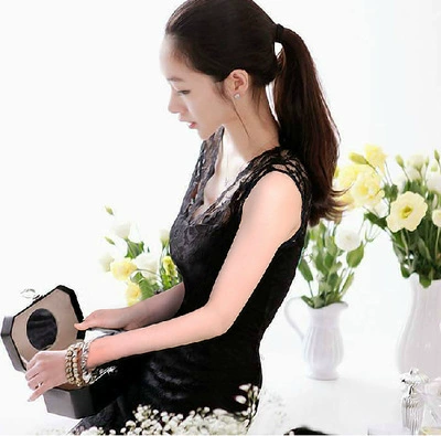 Lace V‑neck long‑sleeve dress, Japanese/Korean style, hip‑accent silhouette, lace material
