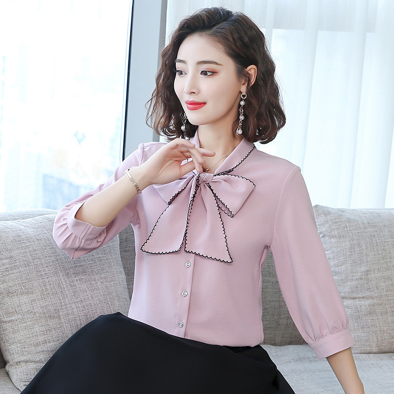 Elegant shirt with bow