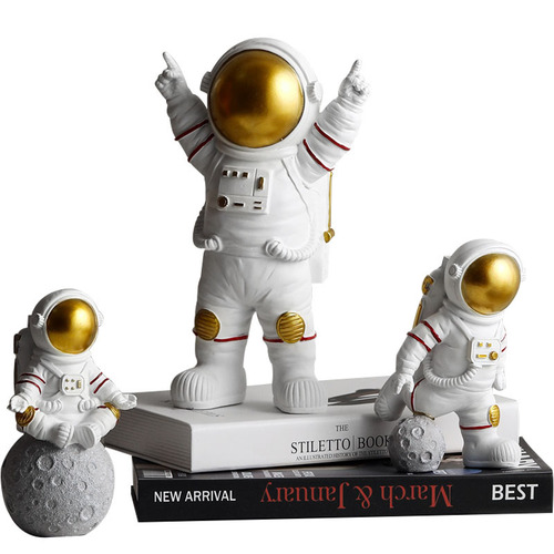 Nordic creative astronaut astronaut small ornaments resin light luxury room TV cabinet desktop soft decoration gift