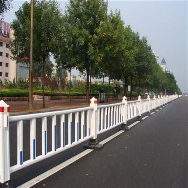 现货供应 倒U形镀锌圆管圆钢n型京式隔离护栏 市政交通道路护栏