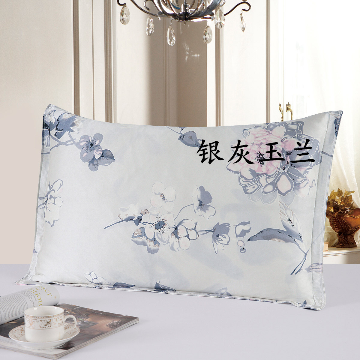 실버 회색 목련