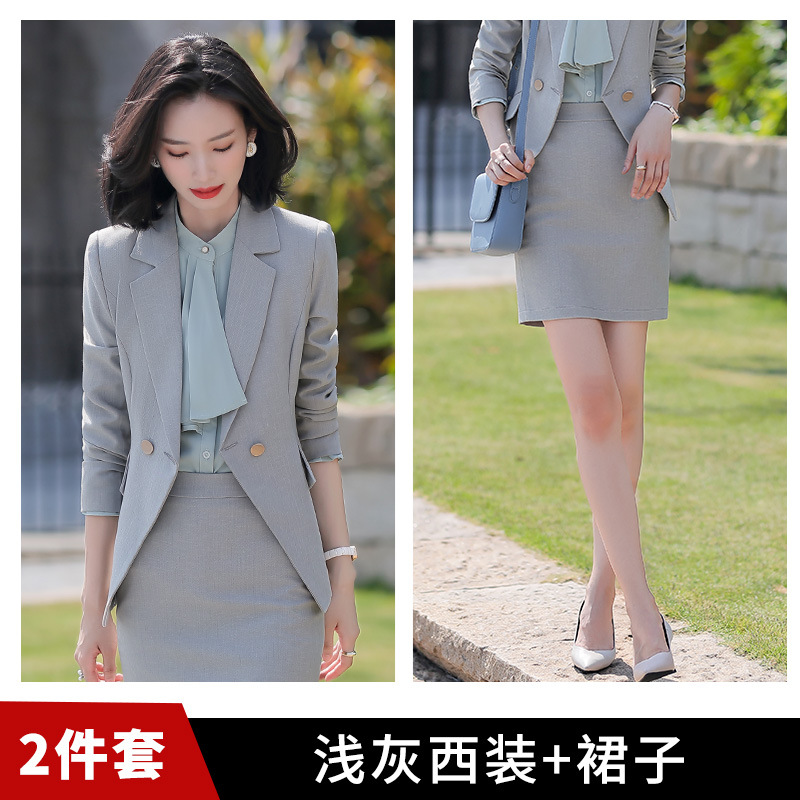 Светло-серая платье