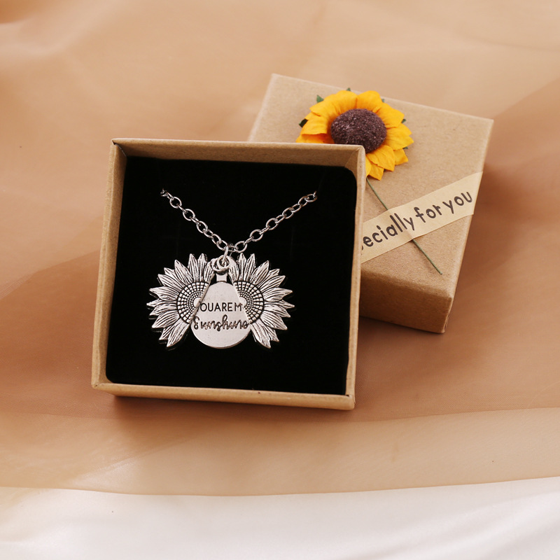La joyería transfronteriza europea y americana se puede abrir letras de doble cara collar de girasol personalidad femenina retro nuevo popular N677