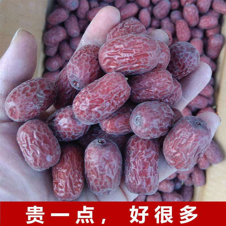 Large wholesale Xinjiang uncleaned, soil-attached Ruoqiang jujubes, large red jujubes, bulk Ruoqiang jujubes
