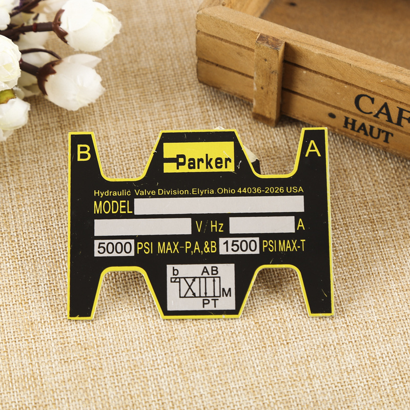 厂家定 制不锈钢服装标牌铭牌 金属标牌 水晶滴胶铭牌 拉丝机械标