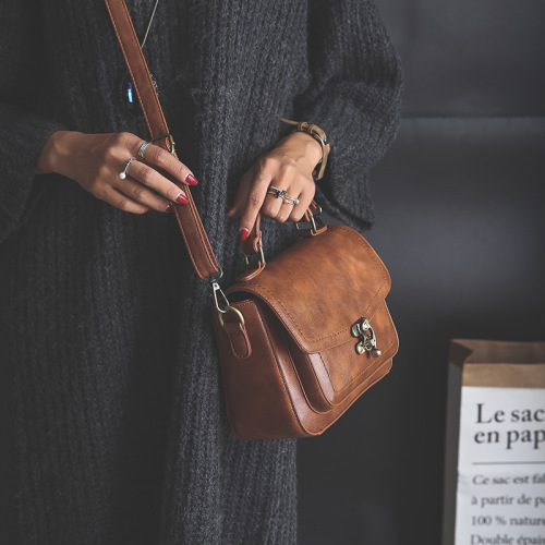  new small square bag retro style handbag PU leather retro lock buckle popular cross-border women's bag simple small bag