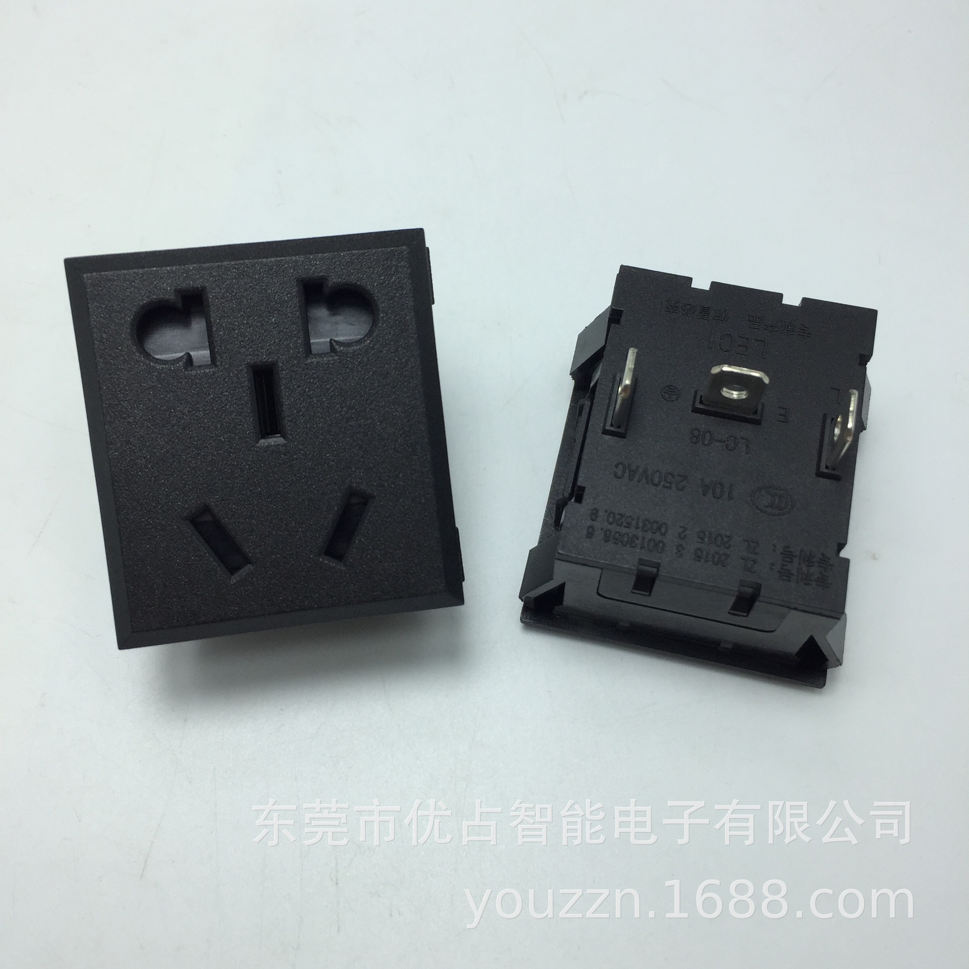 新中国五孔插座  中国插座  新中国五孔带保护门装置插座