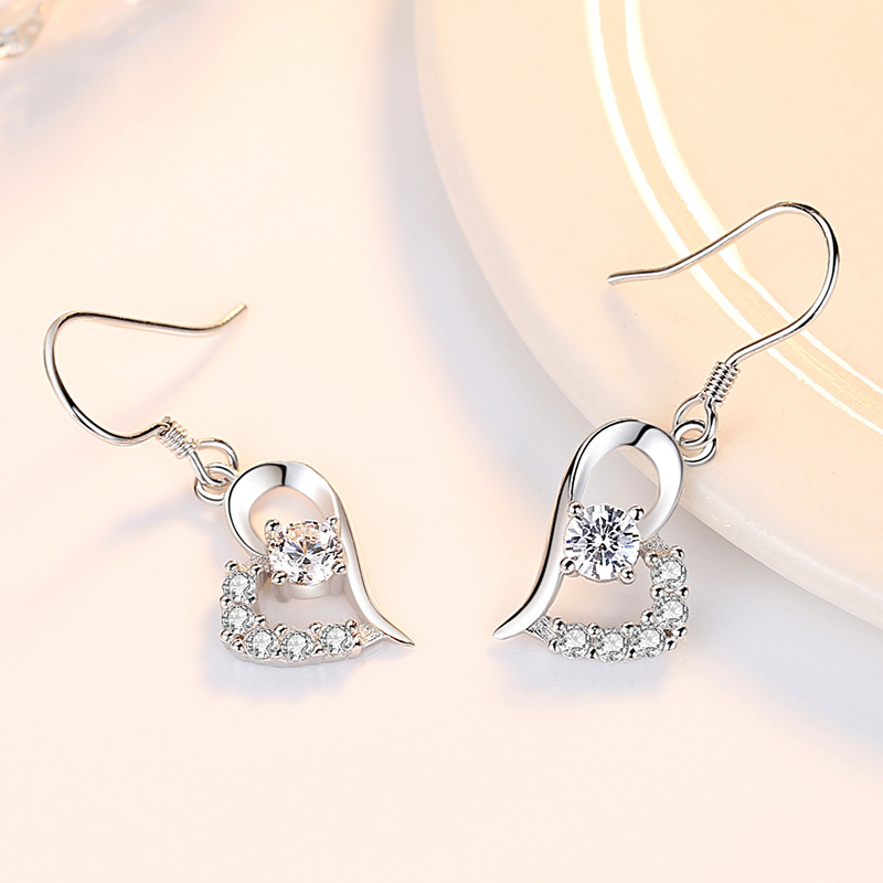Pendientes de plata esterlina S925 en forma de corazón Estilo coreano de moda pequeño y encantador gancho para la oreja pendientes de amor sincero entrega de una pieza
