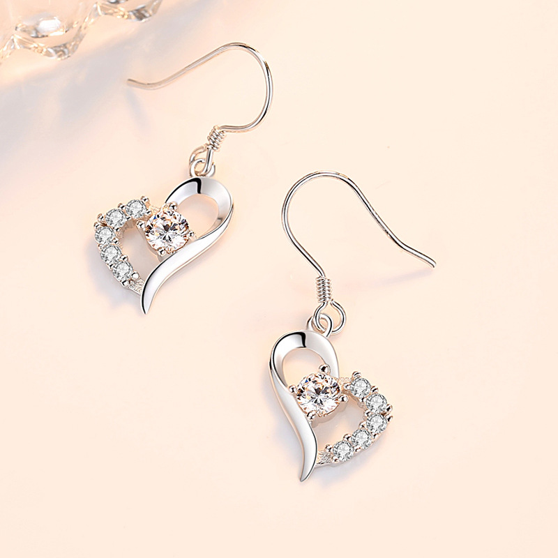 Pendientes de plata esterlina S925 en forma de corazón Estilo coreano de moda pequeño y encantador gancho para la oreja pendientes de amor sincero entrega de una pieza