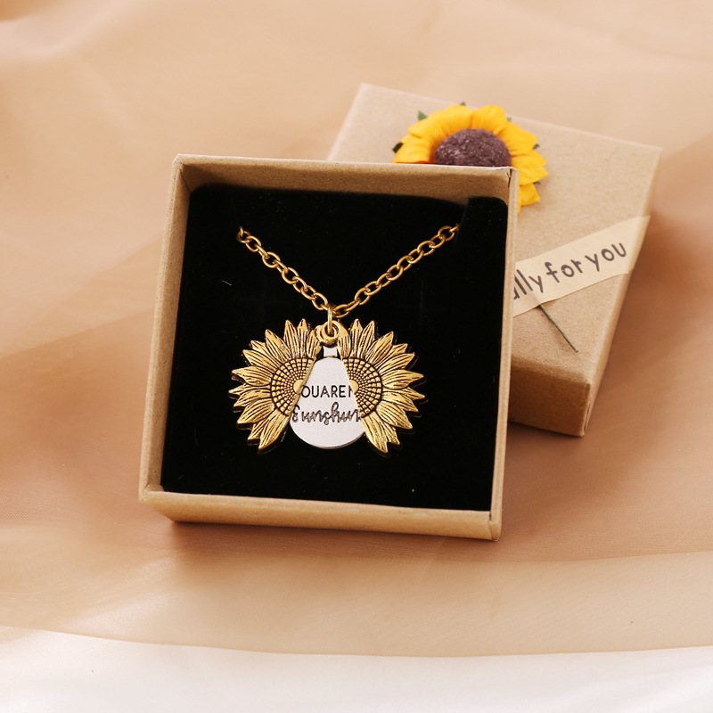 La joyería transfronteriza europea y americana se puede abrir letras de doble cara collar de girasol personalidad femenina retro nuevo popular N677
