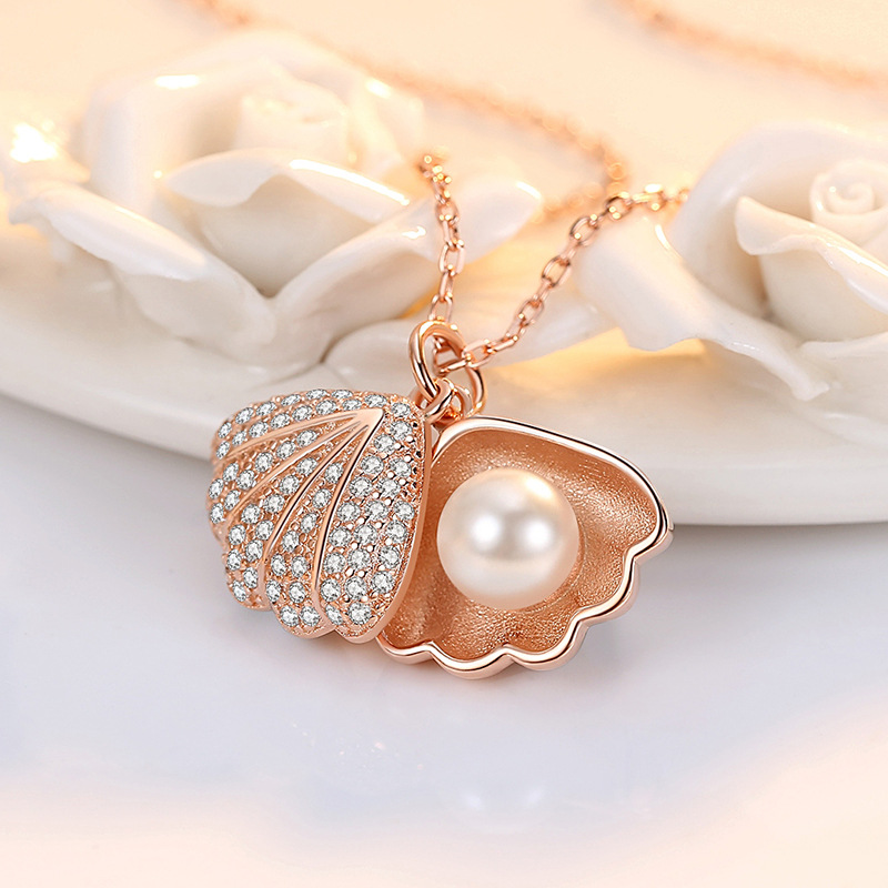 S925 plata esterlina collar de concha Cadena de clavícula femenina elegante en forma de abanico perla Concha colgante Pequeño Libro Rojo mismo estilo al por mayor