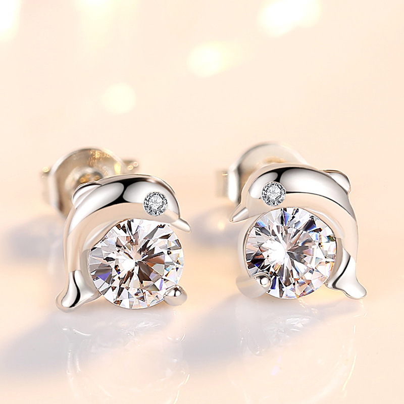 S925 plata esterlina romántico delfín Stud pendientes de Corea mujeres de la moda de plata esterlina incrustaciones de piedras preciosas Nueva joyería de plata temperamento simple
