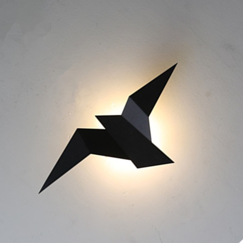 Cruz espejo LED pájaro volador lámpara de pared simple creativo escritorio pared de fondo modelado atmósfera lámpara sala de estar dormitorio lámpara de pared